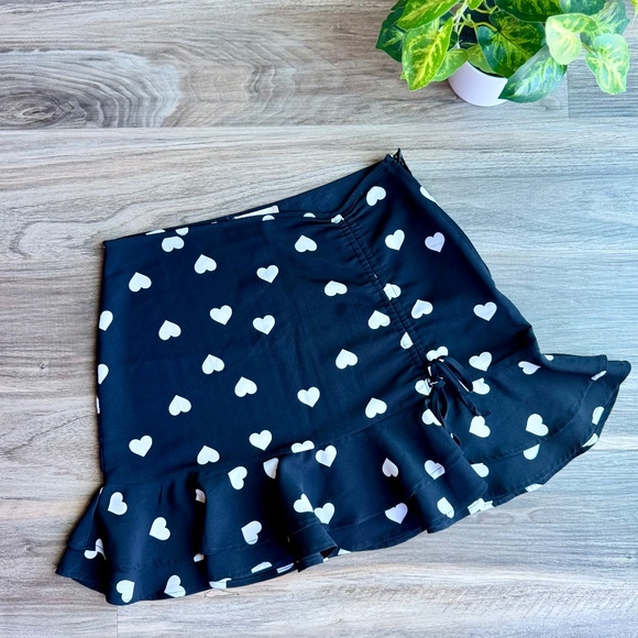 Altar’d State Heart Print Ruffle Hem Mini Skirt Black White - Tie Cinch Size M - Picture 2 of 11